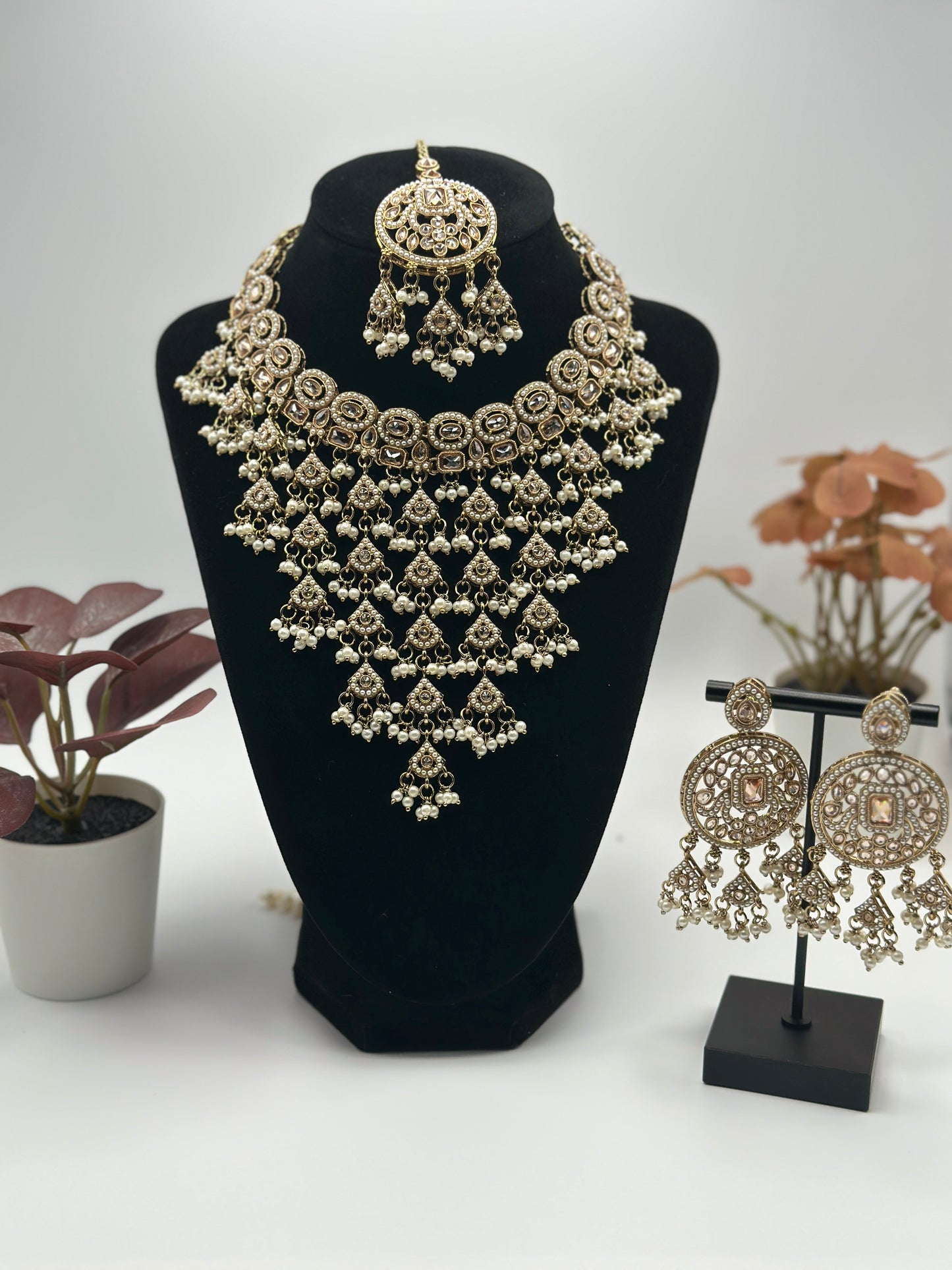 Zeenat-e-Shaan Bridal Set