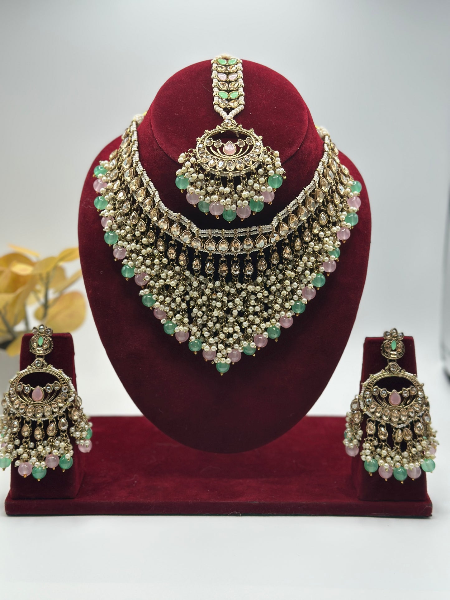 Meherbano Kundan Set